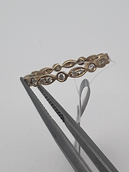  14k Yellow Gold Diamond Band. That's not a hair. It's the plastic string for the tag.