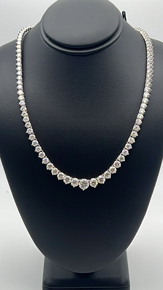 Graduated diamond tennis necklace