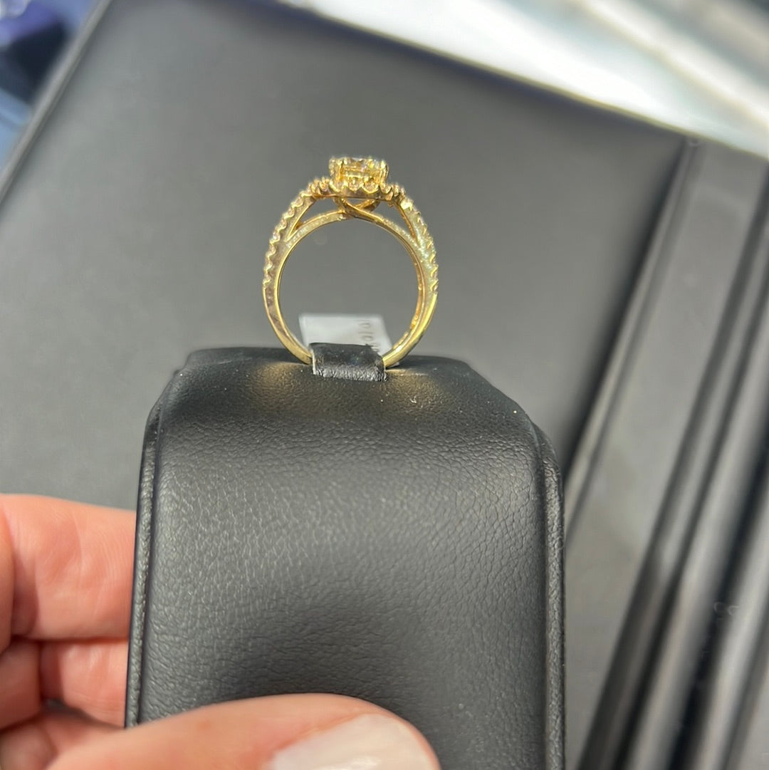 side view -14kt yellow gold round diamond engagement ring